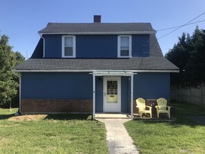 Exterior - Charming Cottage at the Edge of Town (Berkeley Springs)