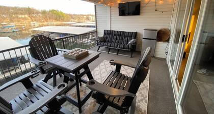 Newly remodeled updated condo,12x32 Boat slip, wi-Fi Internet cable TV, pwc slip