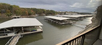 Newly remodeled updated condo,12x32 Boat slip, wi-Fi Internet cable TV, pwc slip