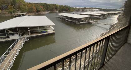 Newly remodeled updated condo,12x32 Boat slip, wi-Fi Internet cable TV, pwc slip