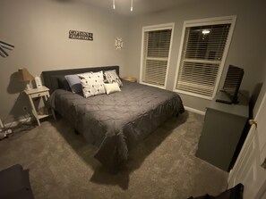 2 bedrooms, free WiFi, bed sheets - Newly remodeled updated condo,12x32 Boat slip, wi-Fi Internet cable TV, pwc slip (Lake Ozark)