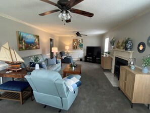 Smart-TV, Kamin, DVD-Player