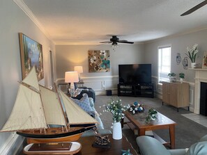 Smart-TV, Kamin, DVD-Player