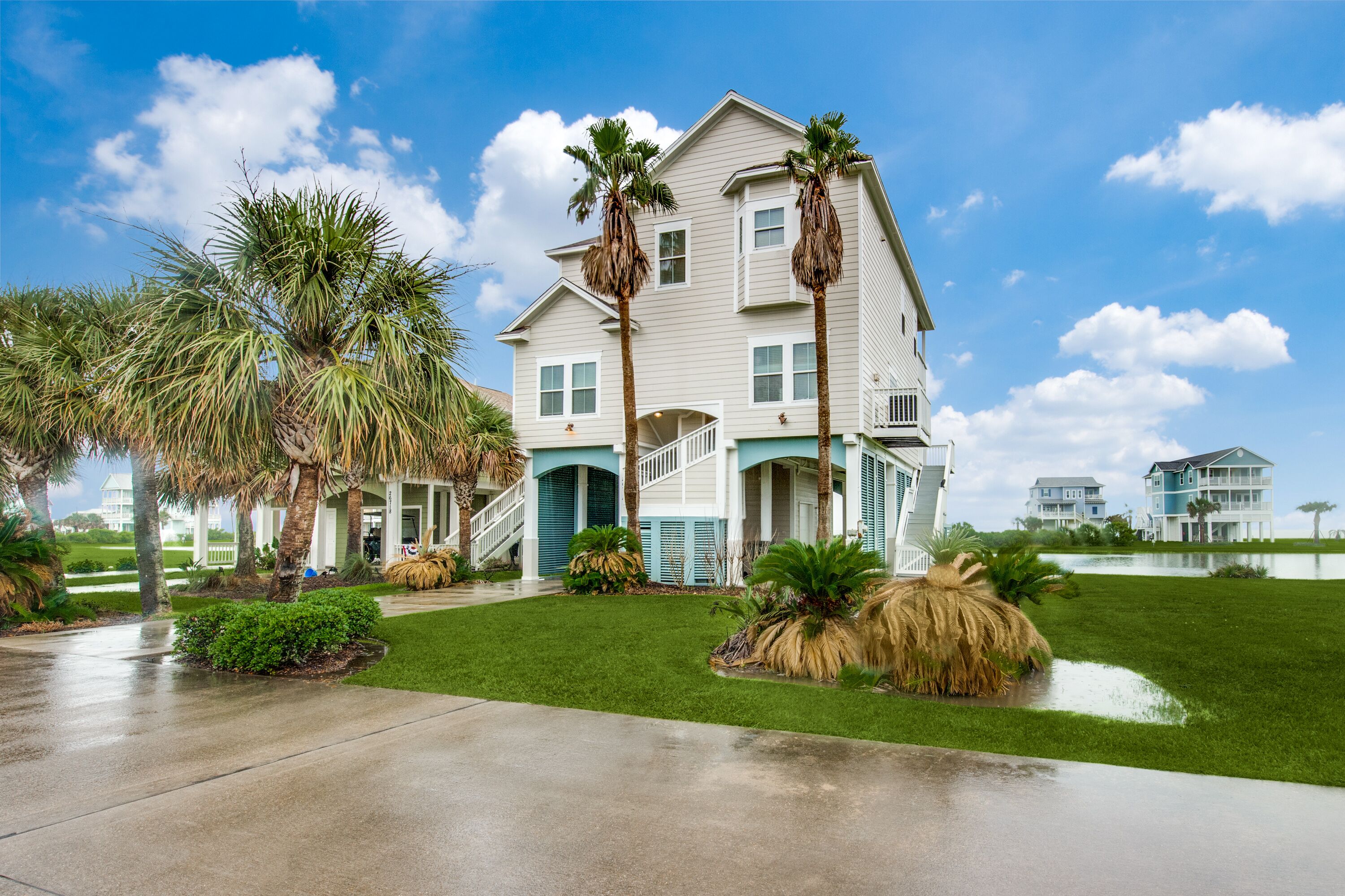 2 Master Bedrooms! Spacious kitchen & family rooms!  2 large decks!