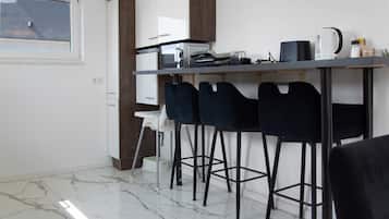 Kühlschrank, Ofen, Herdplatte, Geschirrspüler