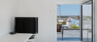 Luxury holiday Home with Garden, Terrace, A/C & Wi-Fi
