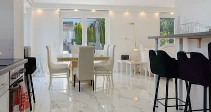 Luxury Villa New Build with Garden, Terrace, Air Conditioning and Wi-Fi