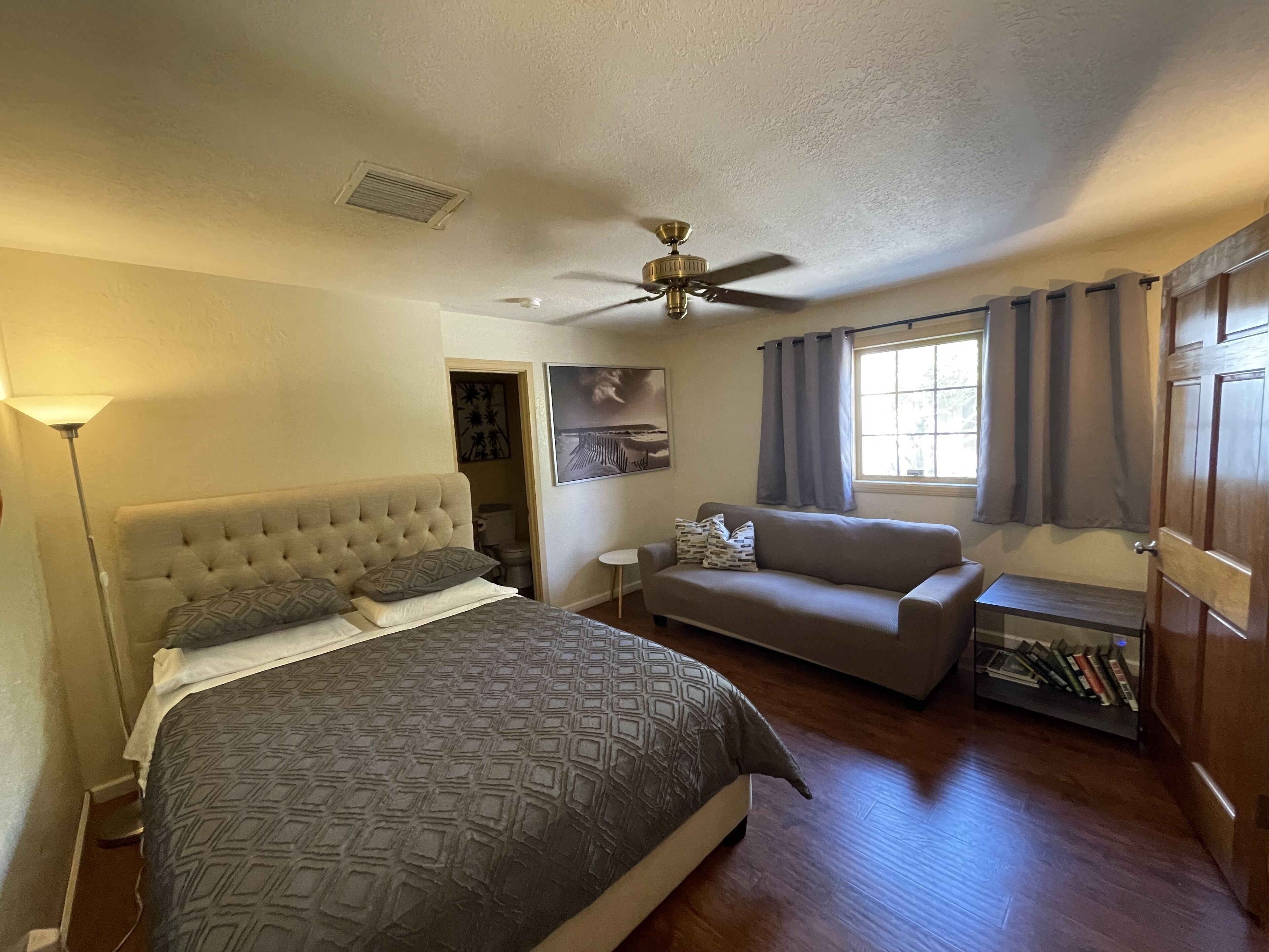 1 多间卧室、熨斗/熨衣板、免费 WiFi、床单