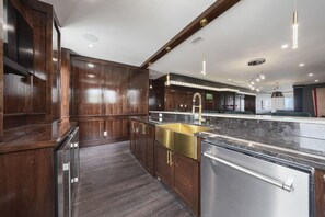 House, Multiple Beds | Private kitchen