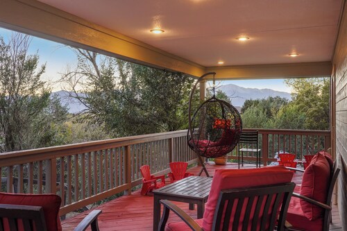 Private Arcade, Mountain Views, Hot tub, Fire Pit