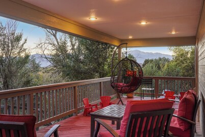 Private Arcade, Mountain Views, Hot tub, Fire Pit