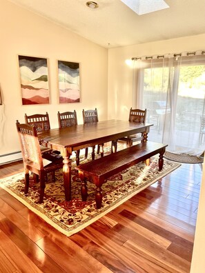 Dining - Private Arcade, Mountain Views, Hot tub, Fire Pit (Colorado Springs)