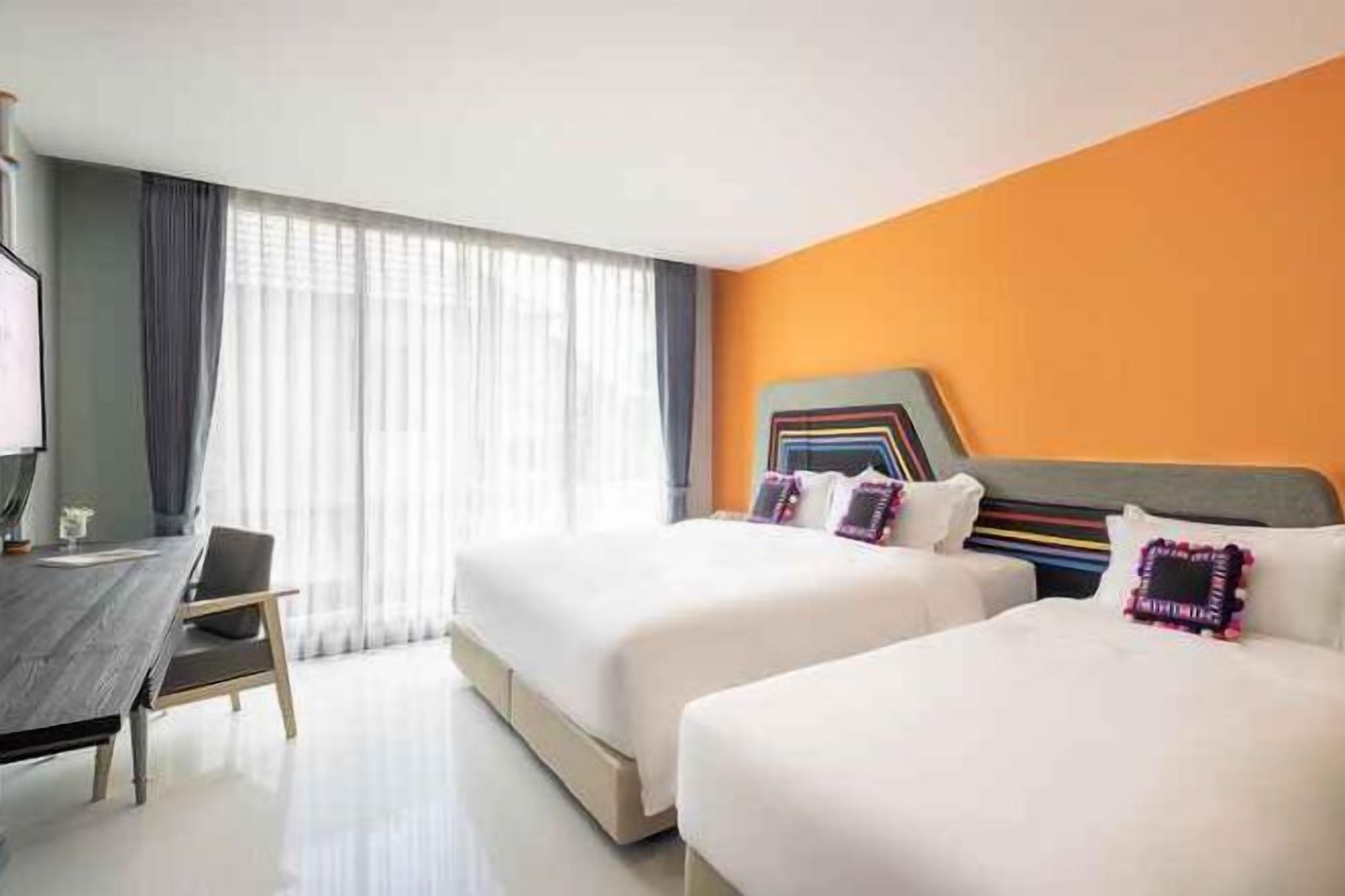 Hypo-allergenic bedding, minibar, desk, free WiFi