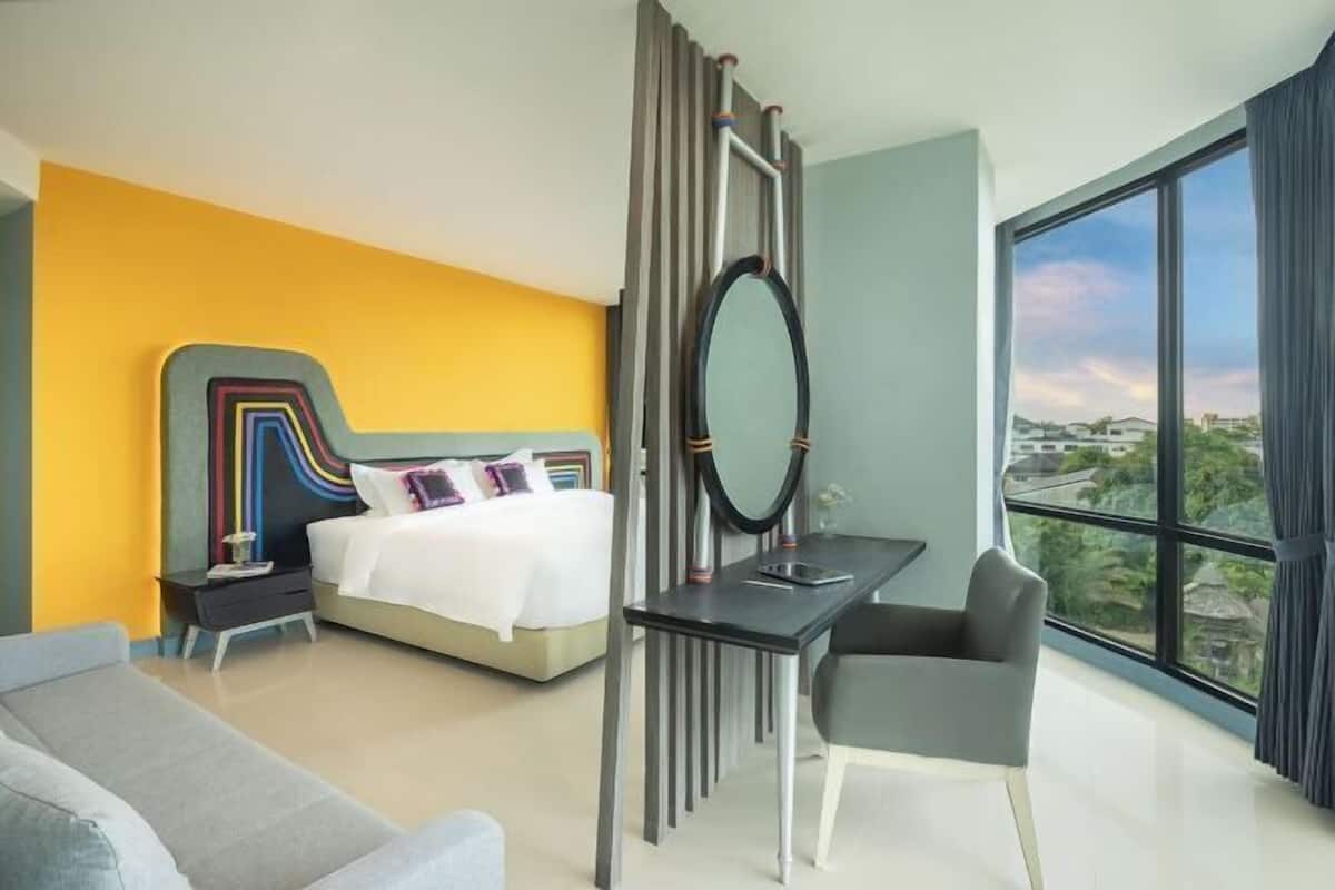 Hypo-allergenic bedding, minibar, desk, free WiFi