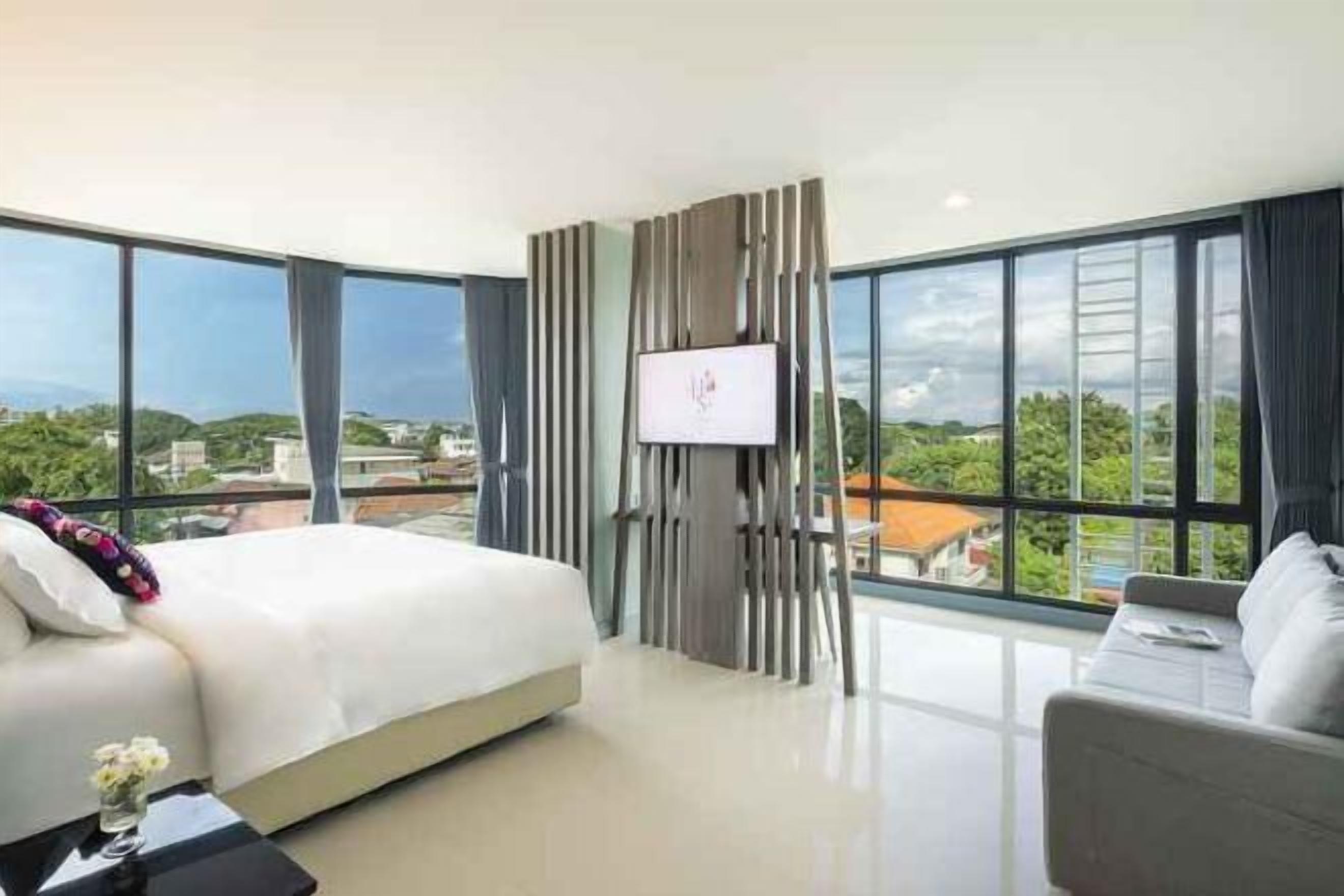 Hypo-allergenic bedding, minibar, desk, free WiFi