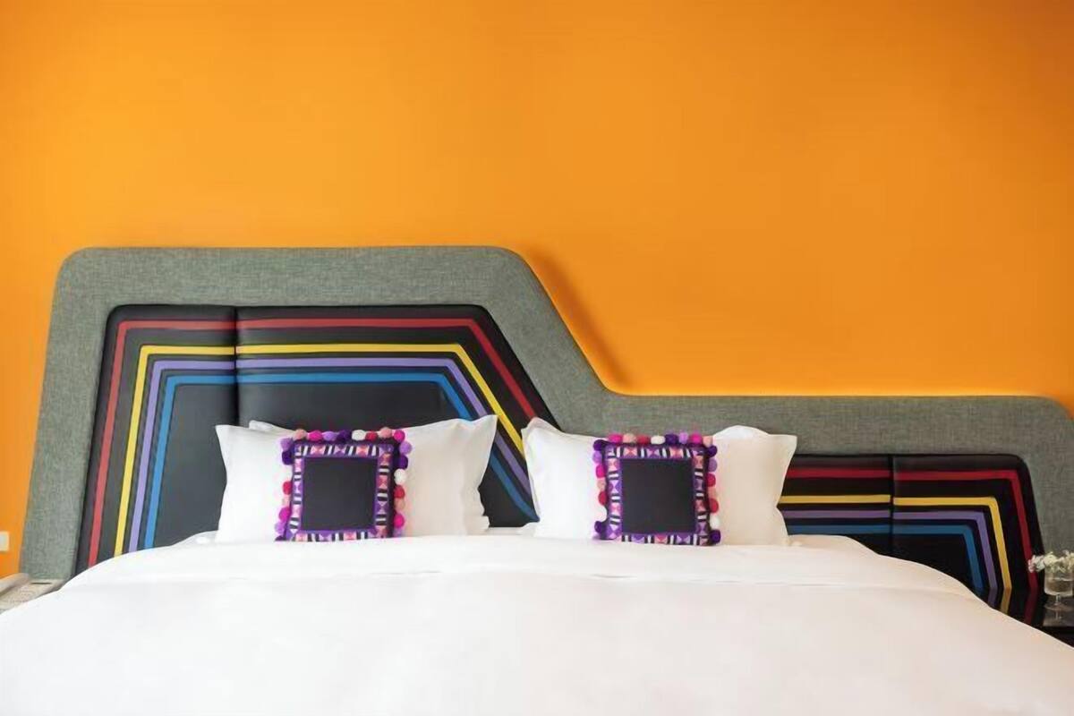 Hypo-allergenic bedding available, minibar, desk, laptop workspace