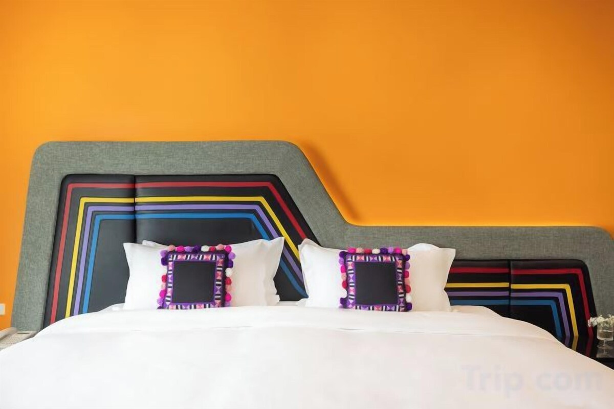 Hypo-allergenic bedding available, minibar, desk, laptop workspace