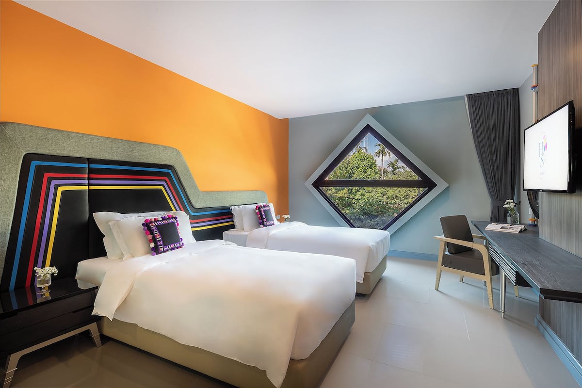Hypo-allergenic bedding, minibar, desk, free WiFi