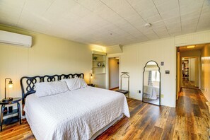 3 bedrooms, desk, iron/ironing board, Internet