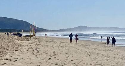 The Palm - Beachside Home with Heated Pool, Cinema & Games Room