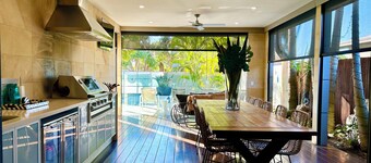 The Palm - Beachside Home with Heated Pool, Cinema & Games Room