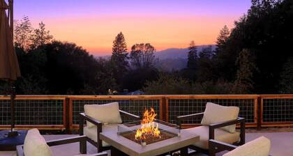 Hot Tub, Fire Pit, Privacy, Game Room, and Amazing Mountain Sunset Views!