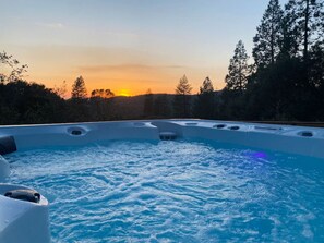 Outdoor spa tub - Hot Tub, Fire Pit, Privacy, Game Room, and Amazing Mountain Sunset Views! (Oakhurst)