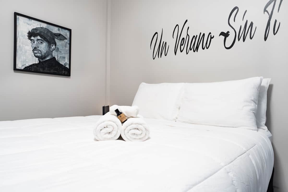 Bad Bunny Luxury Double Room/ Queen Bed 1 Ba | Lakens van Egyptisch katoen, luxe beddengoed, pillowtop-bedden