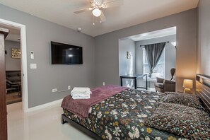 3 bedrooms, desk, iron/ironing board, free WiFi