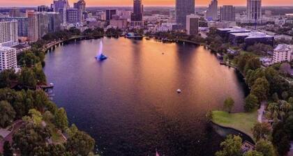 Downtown Orlando 2 bedroom home w/ Full Kitchen & Parking spots