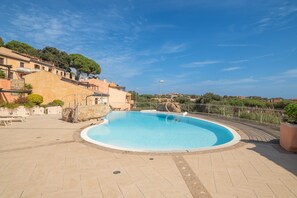 Pool - Vacation Apartment "C 306 Attico Puntavilla Mare" with Sea View (la maddalena)