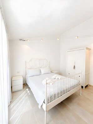 Room - Vacation Apartment "C 306 Attico Puntavilla Mare" with Sea View (la maddalena)