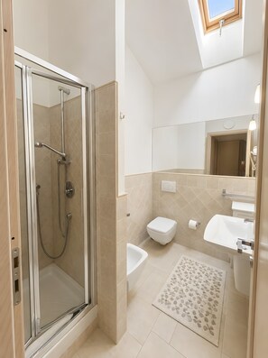 Bathroom - Vacation Apartment "B 104 Puntavilla Mare" – Sea View (la maddalena)