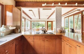 Private kitchen - The Admiral’s Estate at Downtown Desmoines Marina (Des Moines)