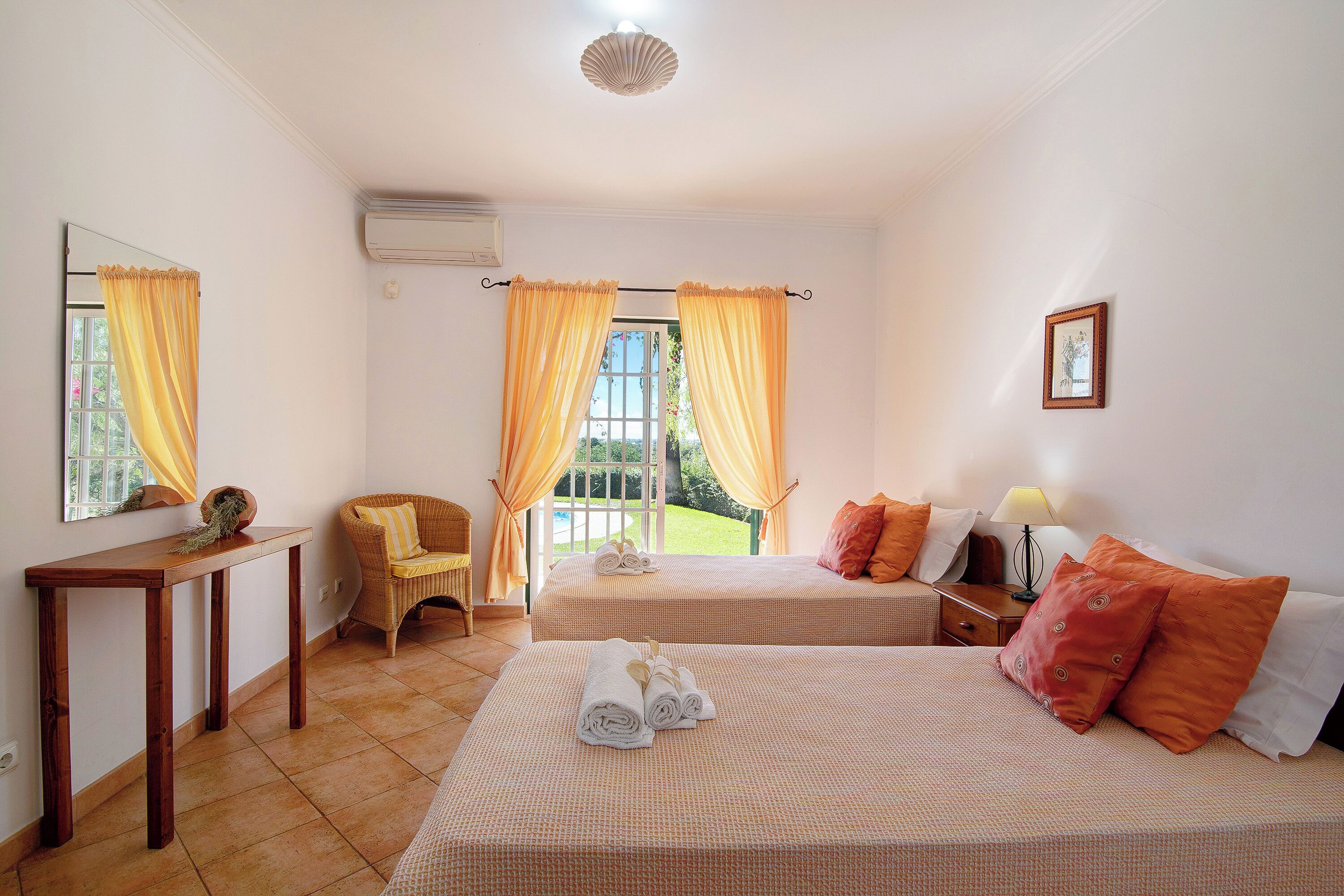 4 Schlafzimmer, Bügeleisen/Bügelbrett, kostenloses WLAN, Bettwäsche