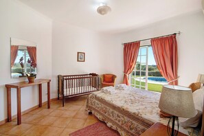 4 camere, ferro/asse da stiro, Wi-Fi gratuito, lenzuola