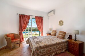 4 Schlafzimmer, Bügeleisen/Bügelbrett, kostenloses WLAN, Bettwäsche