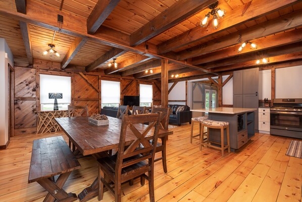 Dining - RIVER! Hot tub, Movie theater, Sauna, Massage chair (Conway)