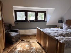 3 Schlafzimmer, Reisekinderbett, kostenloses WLAN, Bettwäsche