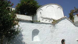 A white building with a dome and arched windows. - Cozy Traditional Home with Magnificent Sea Views & Garden (Skopelos)