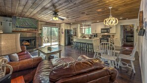 Living room - Rivers Edge by Escape to Blue Ridge (Mineral Bluff)