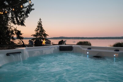 Luxury Beach House & Apartment, Hot Tub, Kayaks, Fire Pits, Game Room