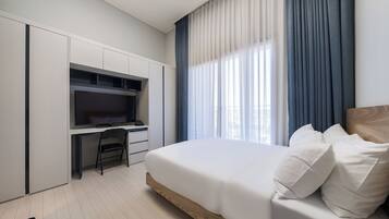 Deluxe Twin Room, 2 Queen Beds, Non Smoking, Kitchen | Blackout curtains, free WiFi, bed sheets