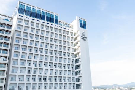 Exterior. Parkview Terrace Hotel