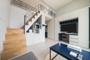 Deluxe Room, Mountain & City View | Blackout drapes, free WiFi, bed sheets - Parkview Terrace Hotel (Paju)
