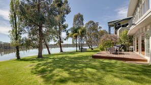 Outdoor dining - Twin Rivers Whitehouse on the Murray (Bundalong)