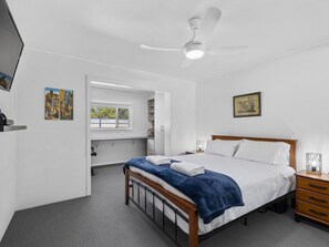 3 bedrooms, iron/ironing board, free WiFi, bed sheets