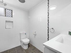 Douche, serviettes fournies