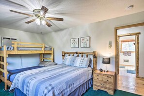 5 bedrooms, iron/ironing board, travel cot, Internet - Spacious Black Hawk Home w/ Furnished Deck! (Black Hawk)