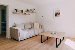 Smart TV, books - Panoramic view from above (Traunkirchen)